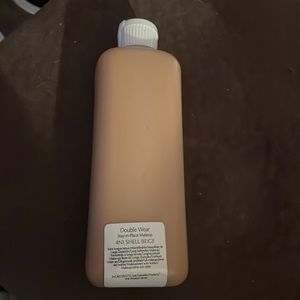 Double wear stay in place makeup. Shade is Shell Beige 4N1.